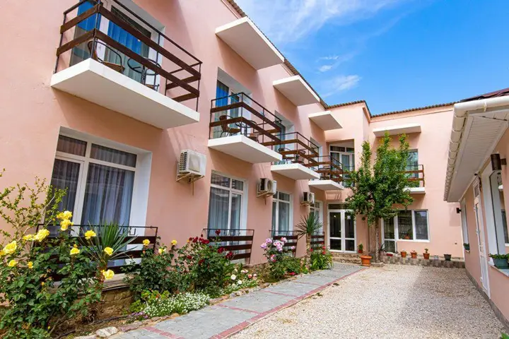 Судак: Guest House Prybrezhnyy