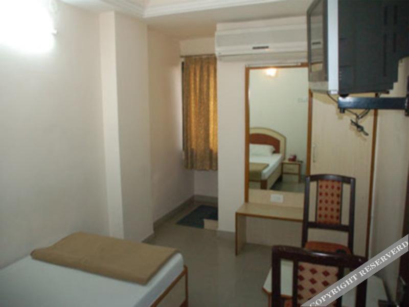Хидерабад: OYO Flagship 983 Hotel Surya Residency