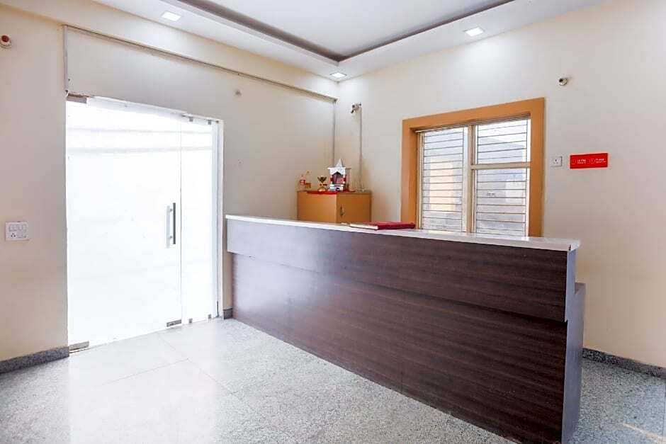 Нойда: OYO 28629 Hotel Crosswind
