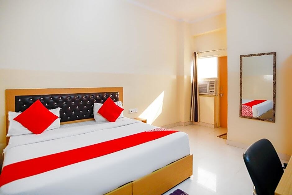 Нойда: OYO 28629 Hotel Crosswind