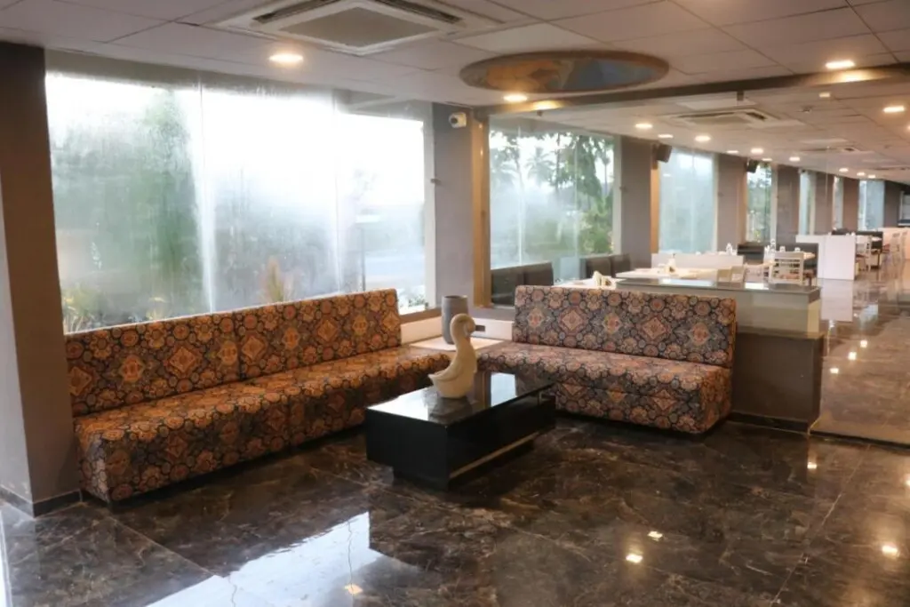 Силвасса: Nest Beacon Resort Daman