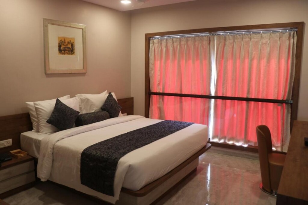 Силвасса: Nest Beacon Resort Daman