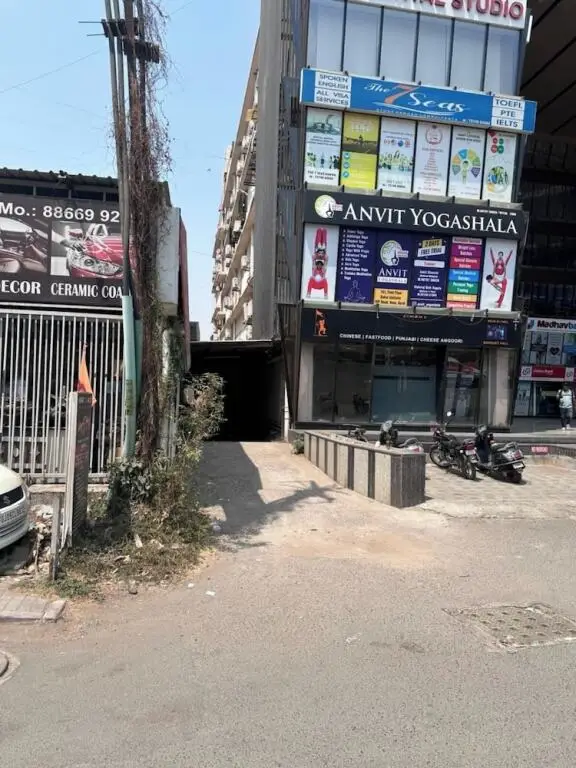 Hotel Gokul Solitaire - Surat — фото 1