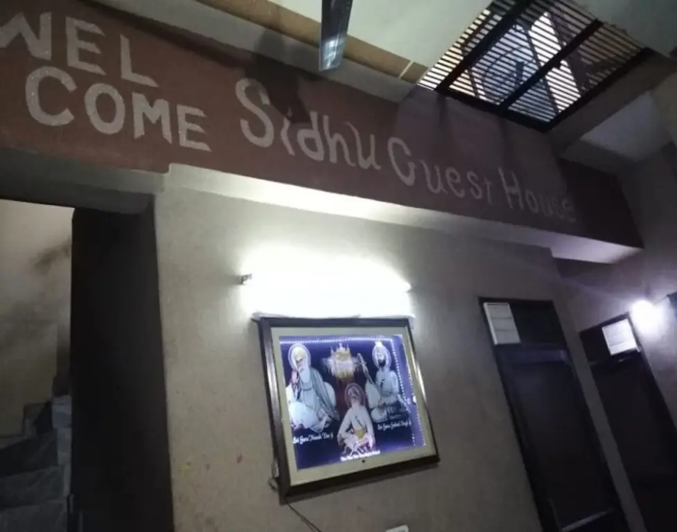 SIDHU GUEST HOUSE golden temple 400m walking distance — фото 1