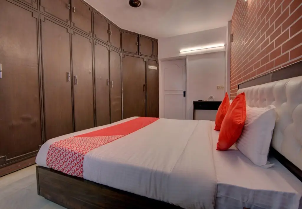 Мумбаи: Ashu Bini Hospitality Gokul Dham Film City By OYO Rooms