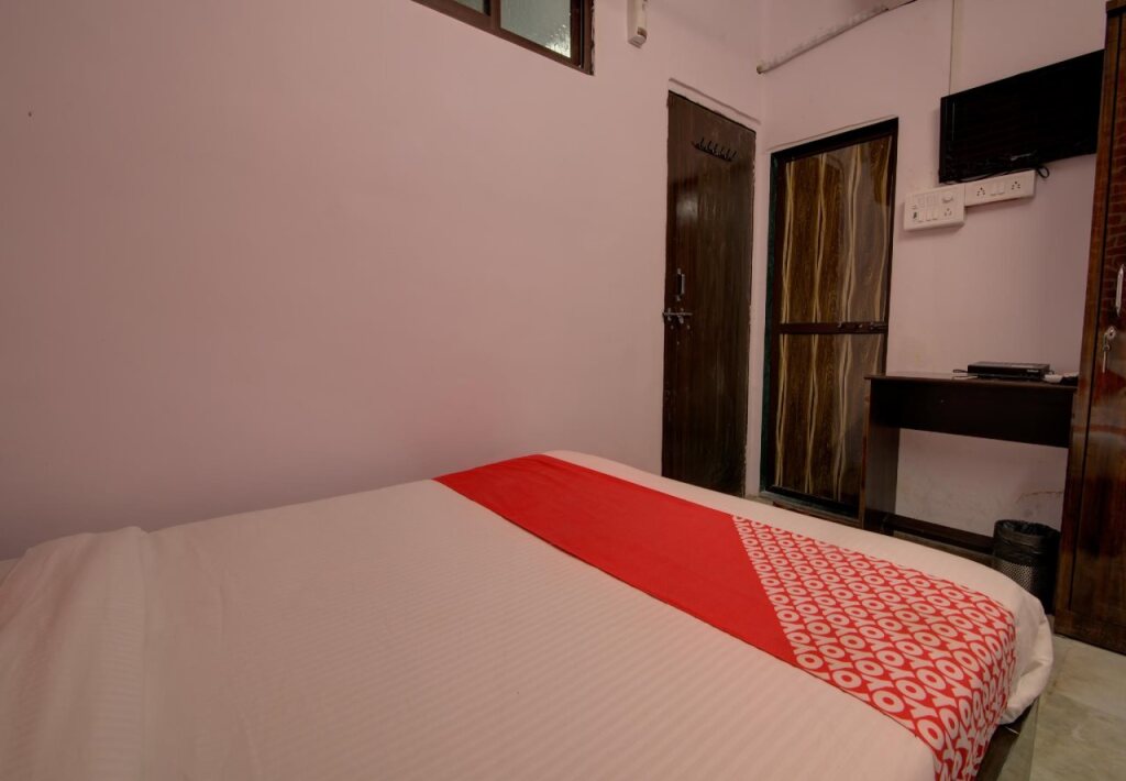 Мумбаи: Ashu Bini Hospitality Gokul Dham Film City By OYO Rooms