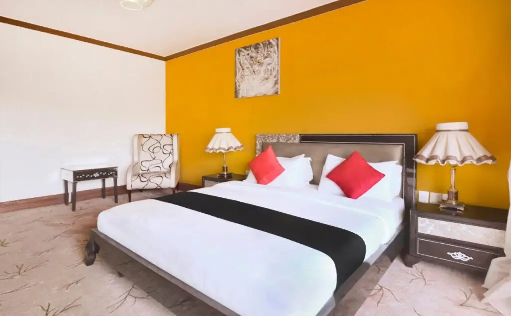 Мумбаи: Oyo Townhouse 799 Royal Palms Hotel - Lily Collection