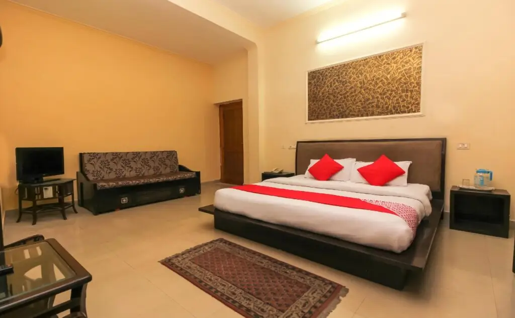 Кангра: Hotel Downtown By OYO Rooms