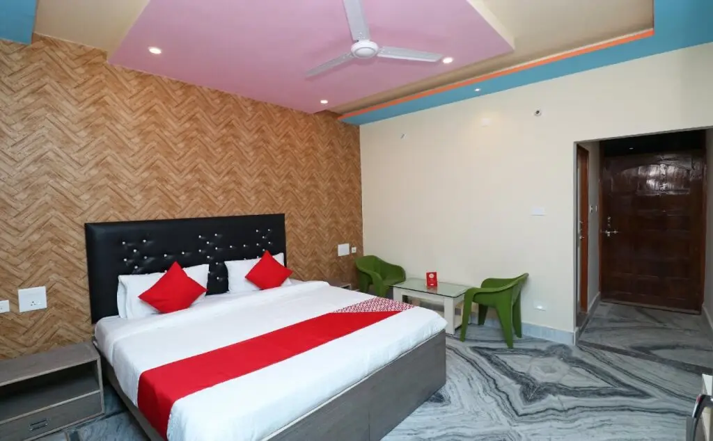 Сарнатх: Hotel Kriti Green By OYO Rooms
