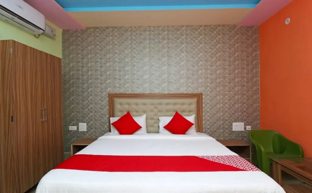 Сарнатх: Hotel Kriti Green By OYO Rooms