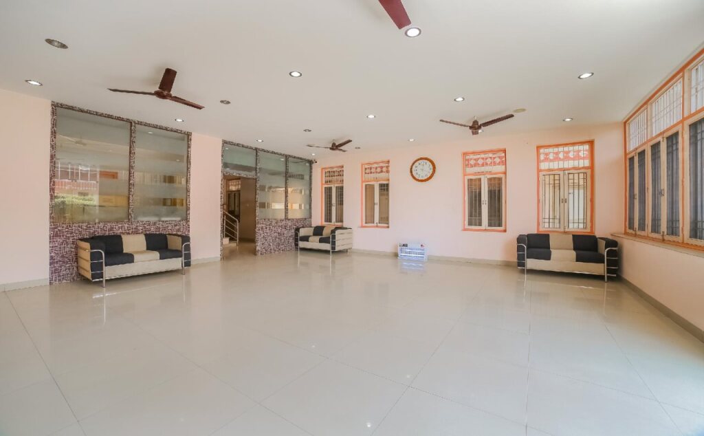 Берор: Rajdhani Tourist Motel