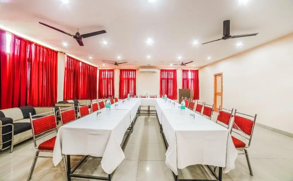 Берор: Rajdhani Tourist Motel