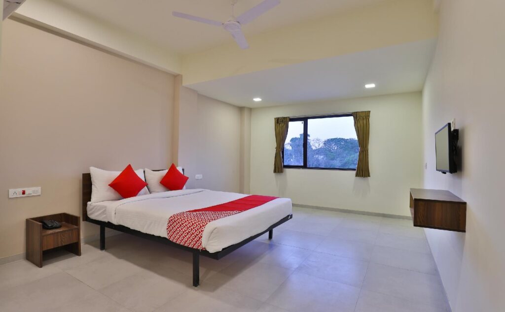 Сурат: Riddhi Siddhi Hotel By OYO Rooms