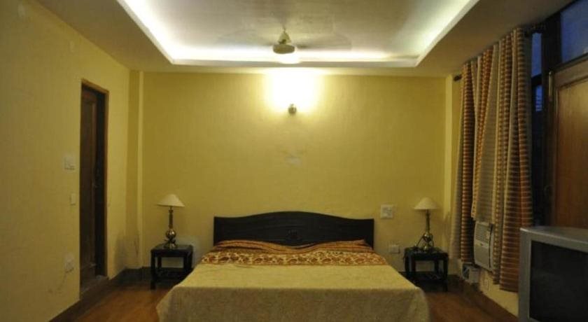 Кангра: Hotel Yatrika