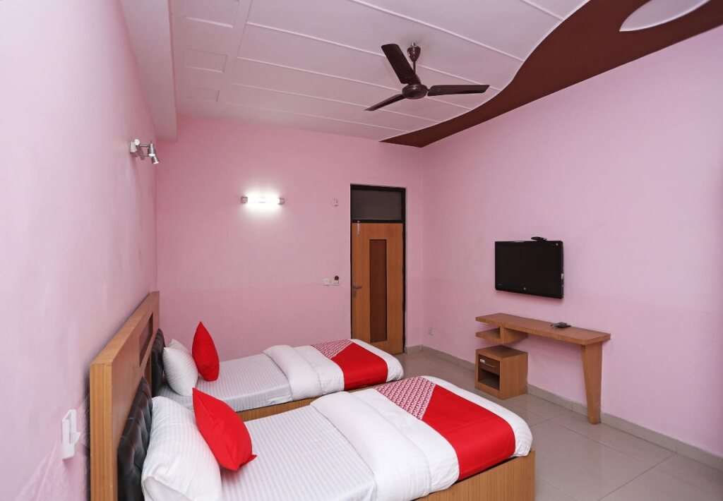 Aligarh: Hotel Neelkanth By OYO Rooms