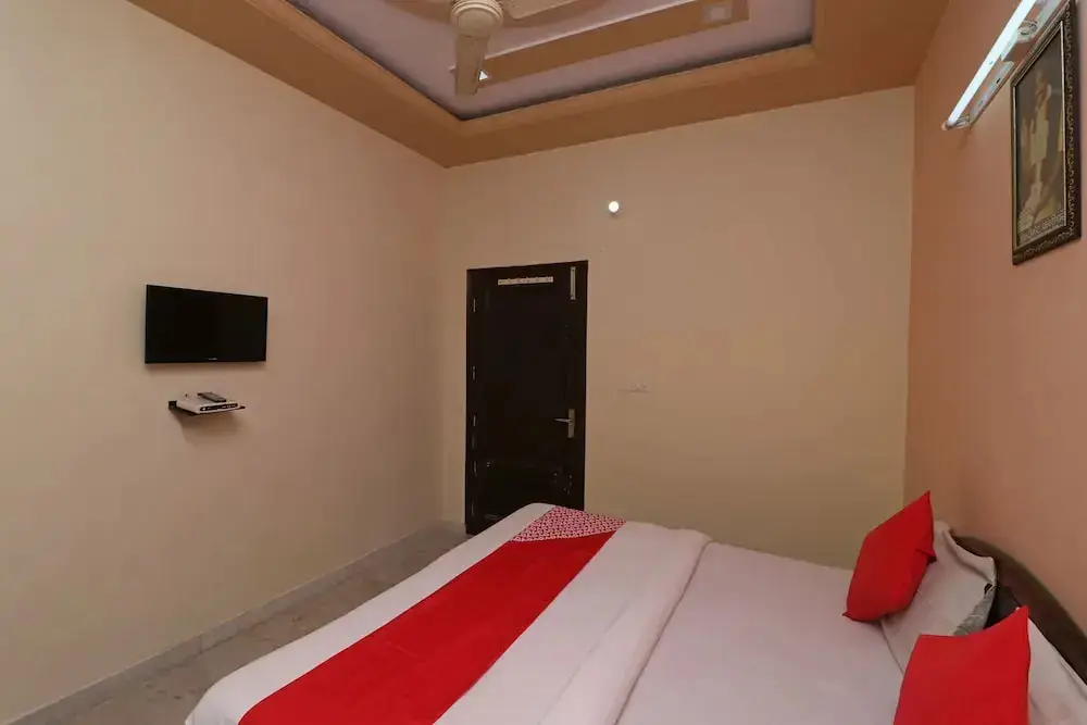 Вриндаван: Hotel Gurudham Vrindavan by OYO Rooms
