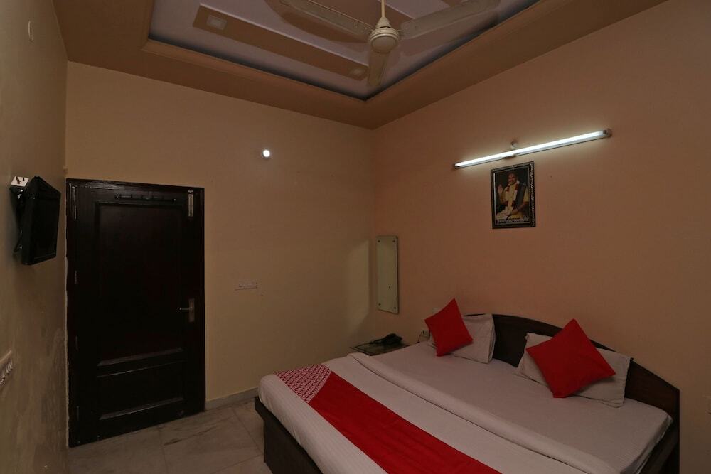 Вриндаван: Hotel Gurudham Vrindavan by OYO Rooms