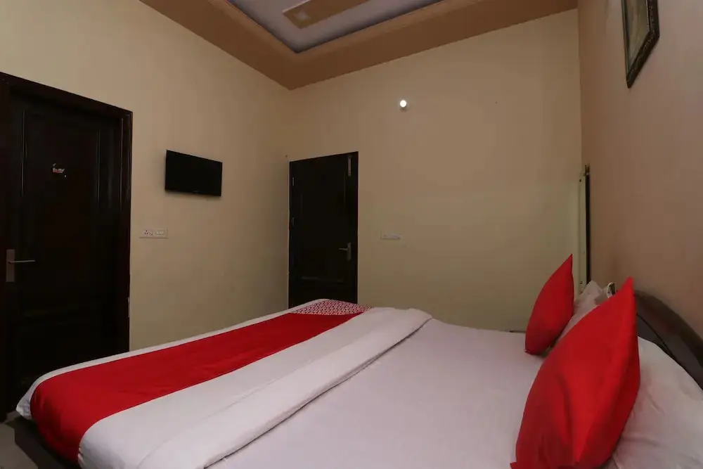 Вриндаван: Hotel Gurudham Vrindavan by OYO Rooms