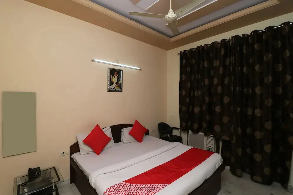 Вриндаван: Hotel Gurudham Vrindavan by OYO Rooms