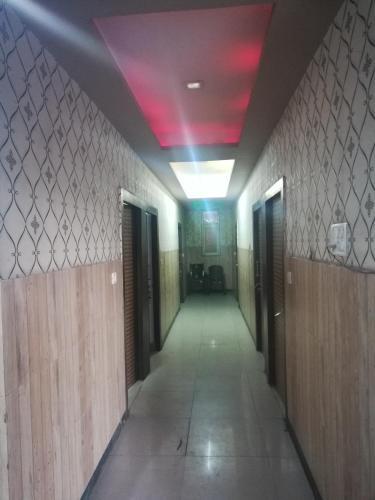 Говардхан: Shri Rajadhiraj Guest House