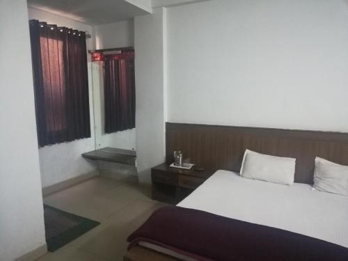 Говардхан: Shri Rajadhiraj Guest House