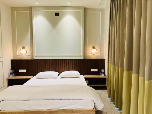 Шахджаханпур: Hotel Greenland Khairthal