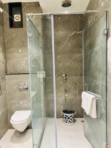 Шахджаханпур: Hotel Greenland Khairthal