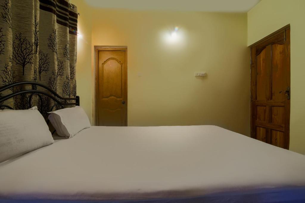 Морджим: SPOT ON 46750 Phoenica Residency SPOT