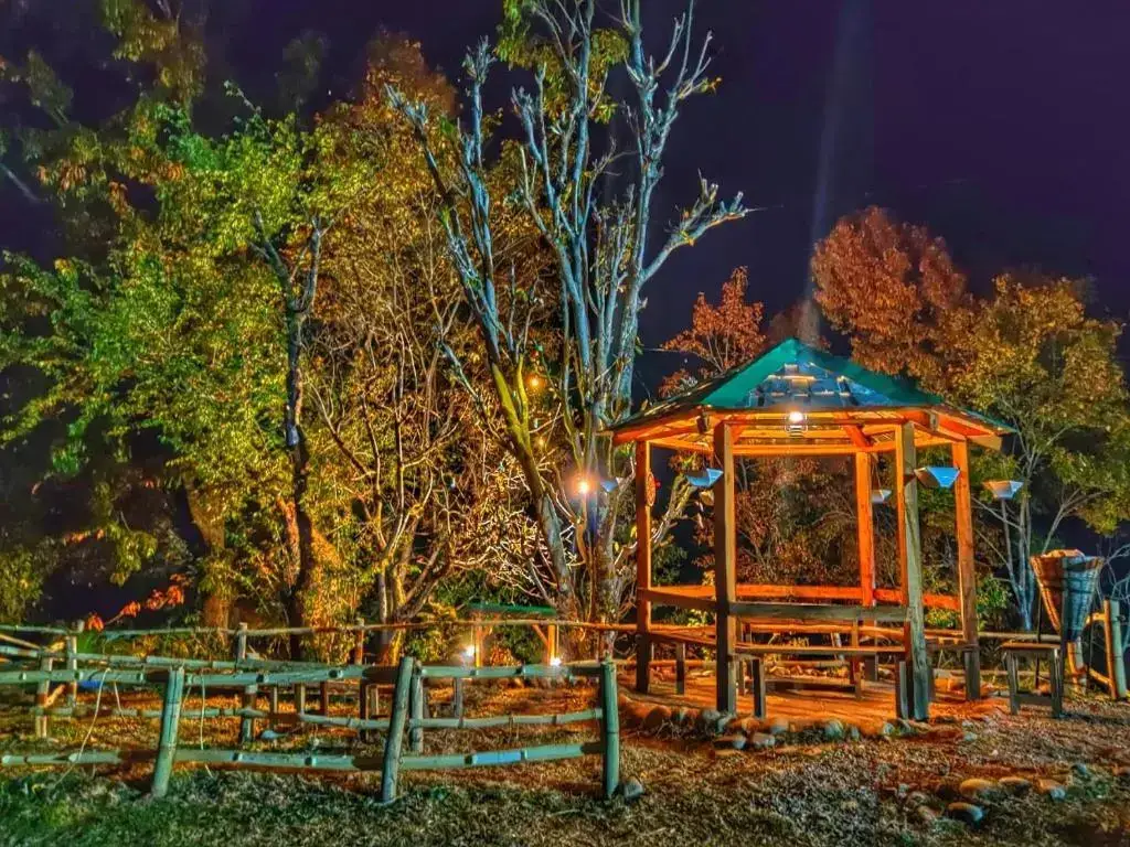 Бир: Monkey Mud Hostel And Camps