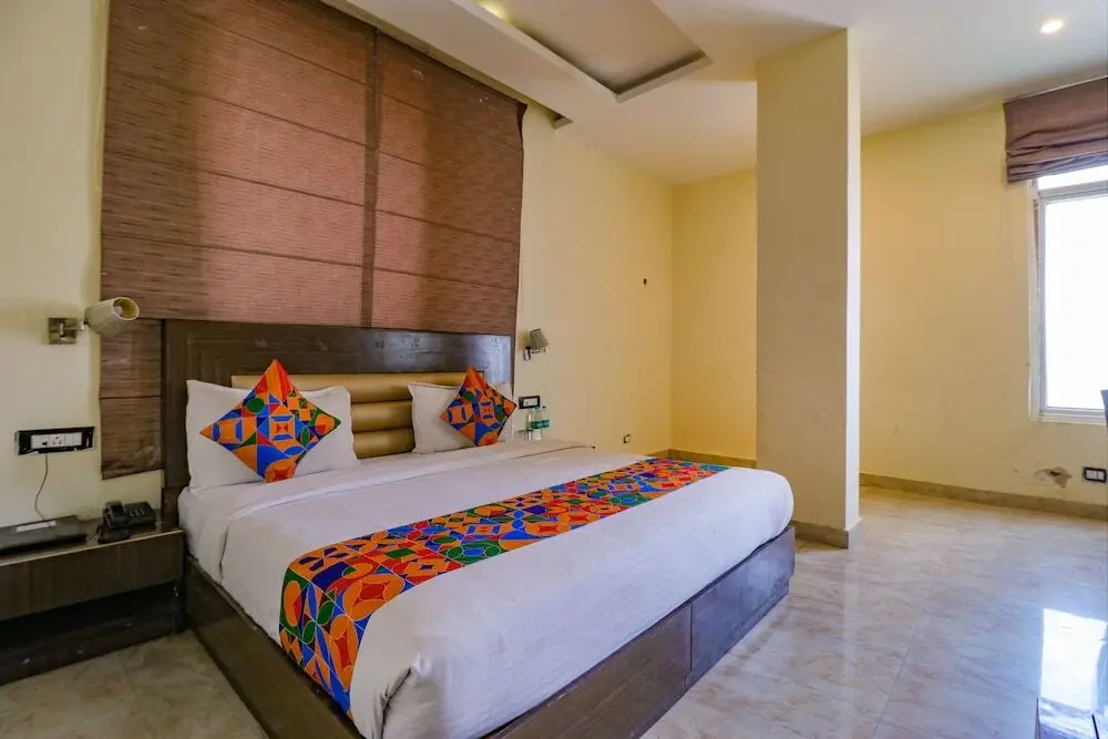 Дехрадун: FabHotel Narula
