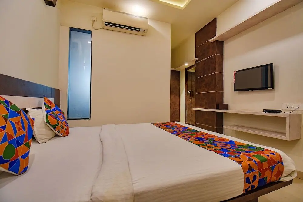 Пуна: FabHotel Royce Studio