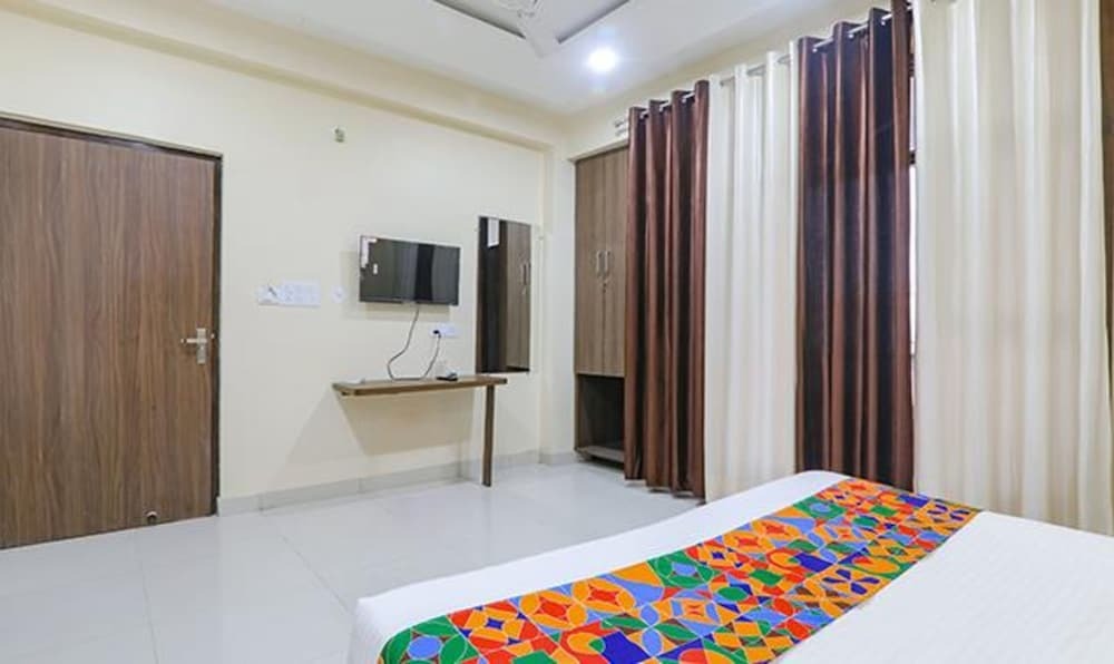 Лакхнау: FabHotel The Gahmar Inn