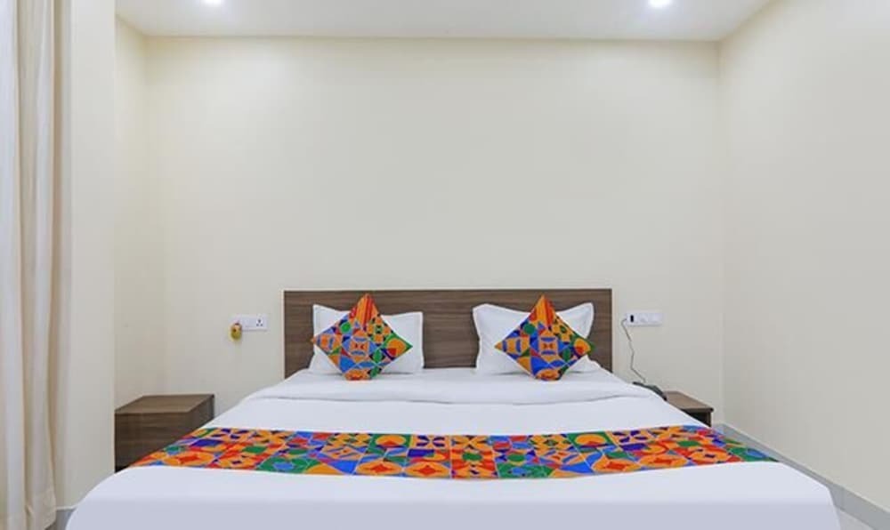 Лакхнау: FabHotel The Gahmar Inn