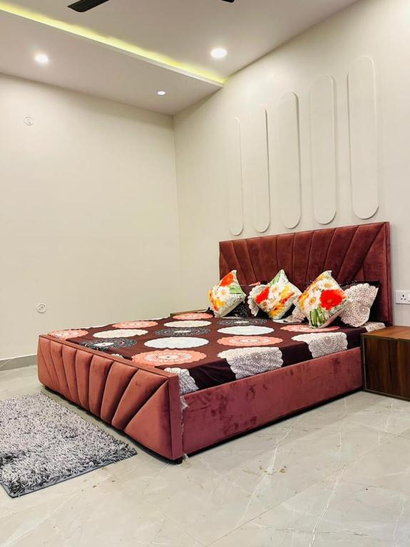 Гуруграм: Luxury Private Farmhouse