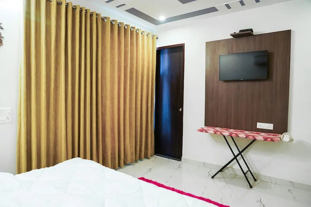 Гуруграм: Lime Tree 2Bhk Serviced Apartment