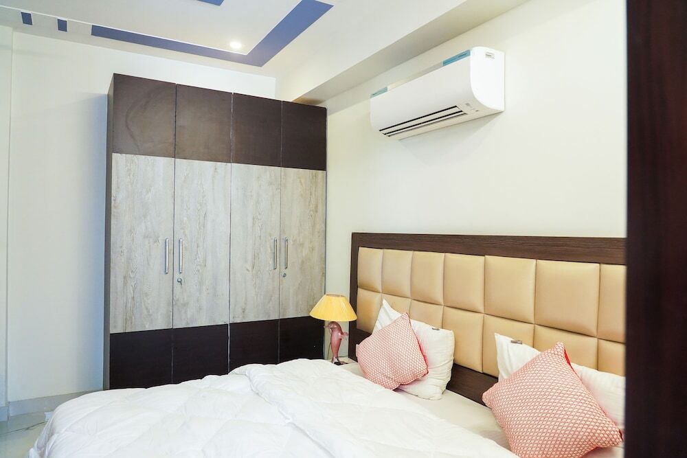 Гуруграм: Lime Tree 2Bhk Serviced Apartment