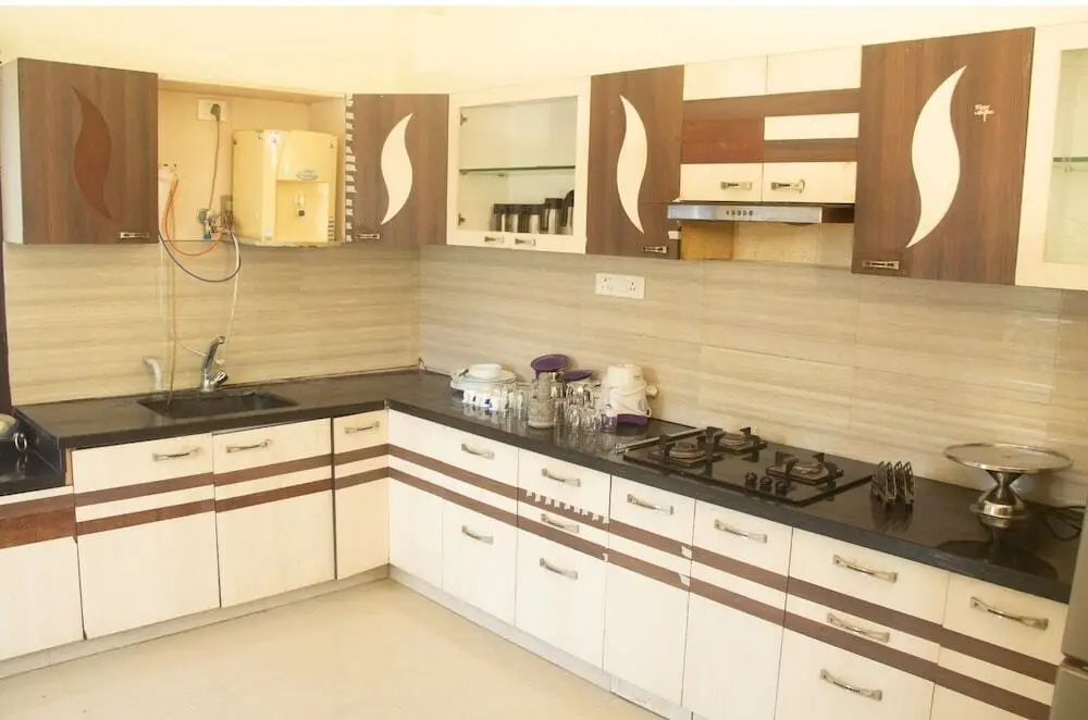 Нагоре: White Haven Luxury Villa