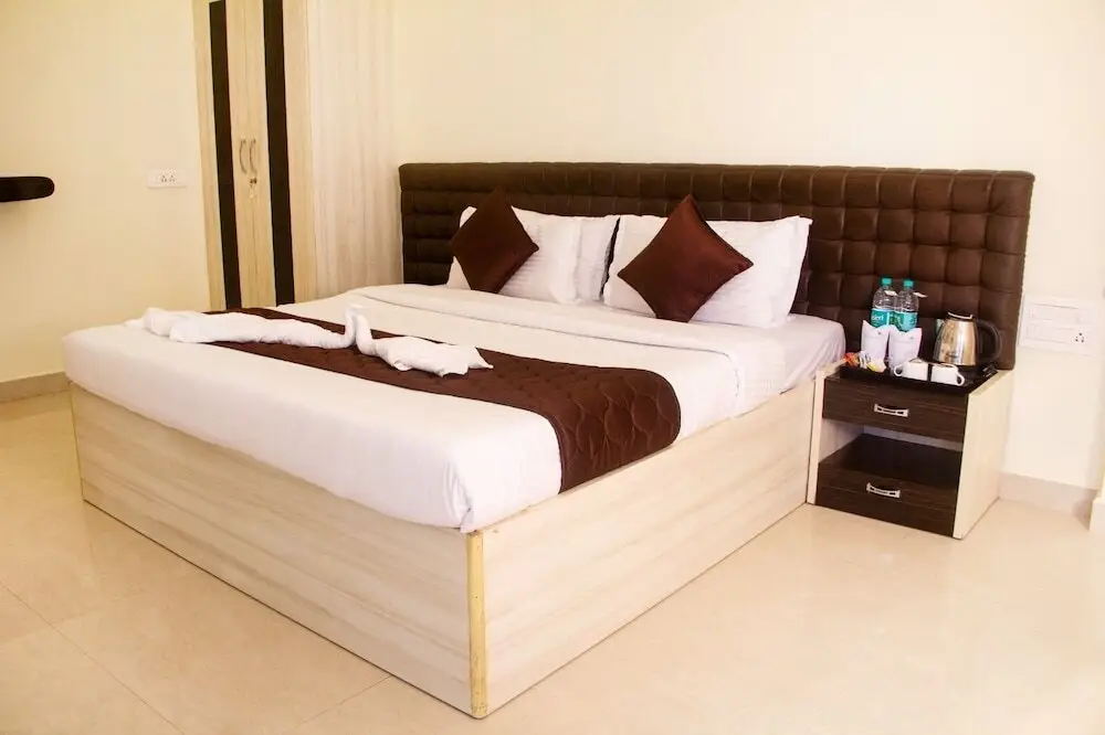 Нагоре: White Haven Luxury Villa