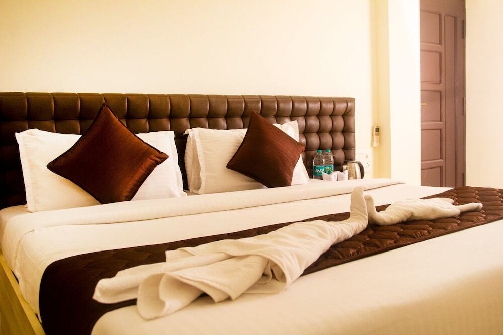 Нагоре: White Haven Luxury Villa