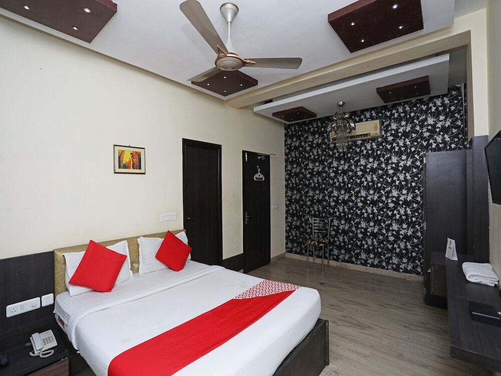 Даймонд Харбор: Skylark Hotel by OYO Rooms