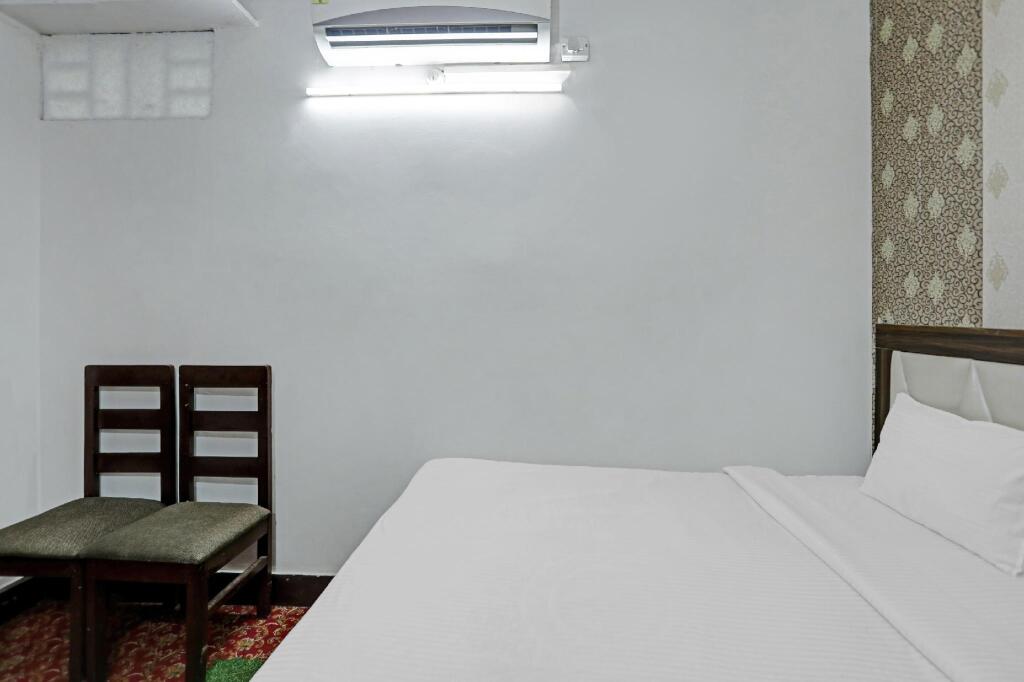 Garhmukteshwar: Hotel Signature View by Oyo Rooms