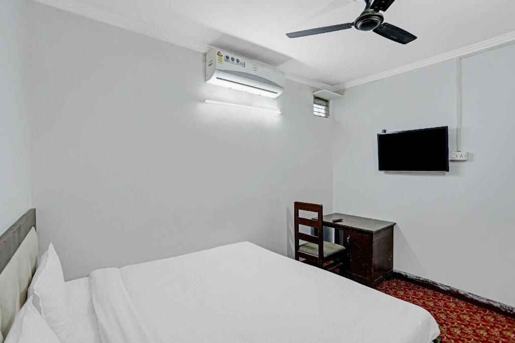 Garhmukteshwar: Hotel Signature View by Oyo Rooms