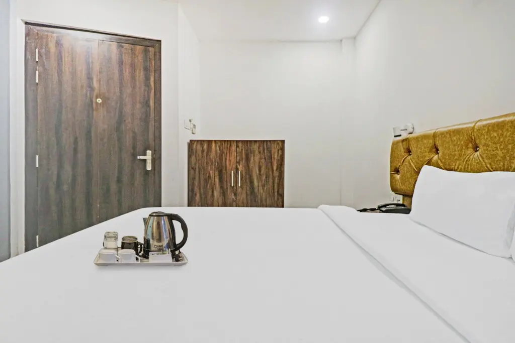 Канпур: OYO 77788 Townhouse 405 Mall Road