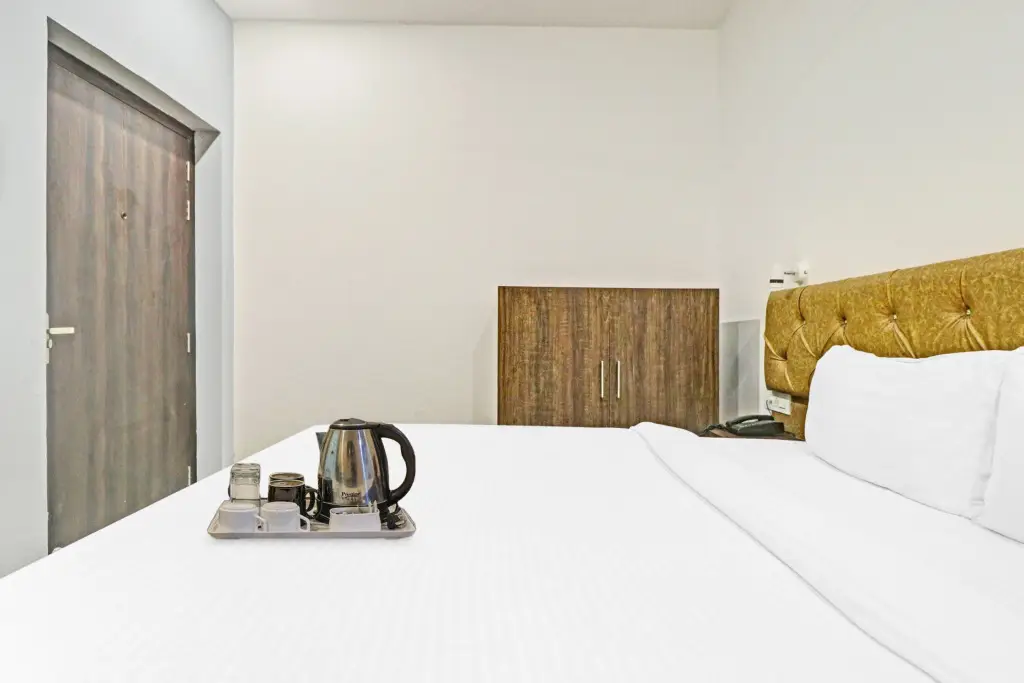 Канпур: OYO 77788 Townhouse 405 Mall Road