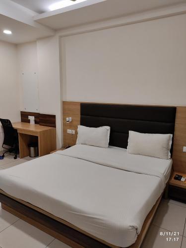 Нью-Дели: Capital O 82155 Hotel Jmk
