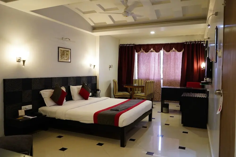 Райпур: Hotel Venkatesh International