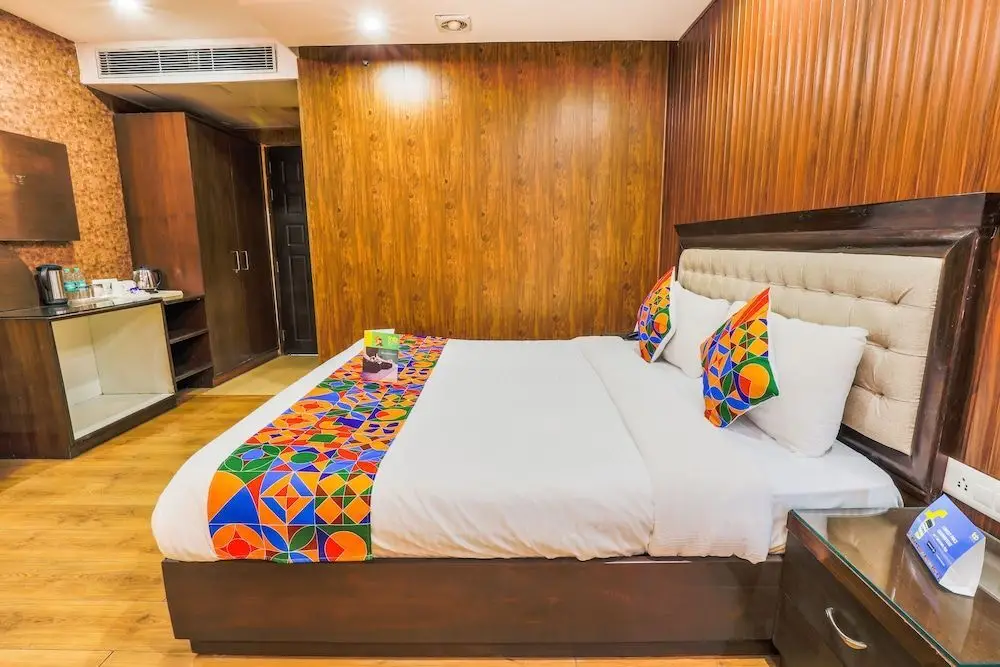 Дехрадун: FabHotel Elysee