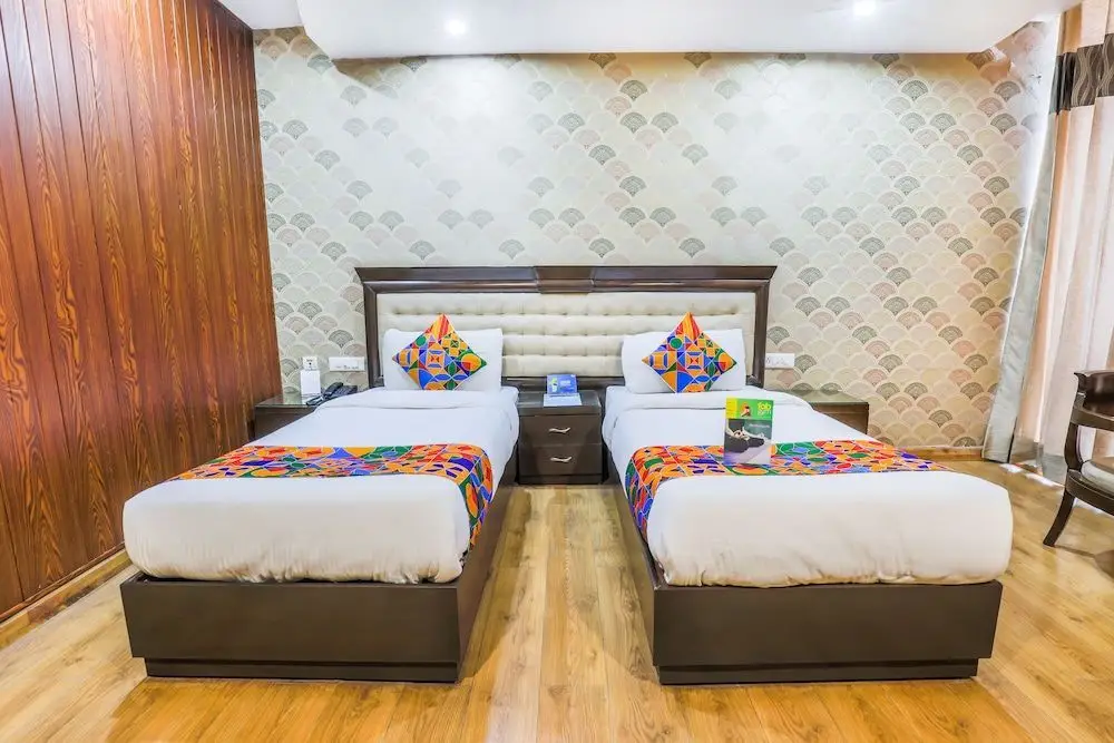 Дехрадун: FabHotel Elysee
