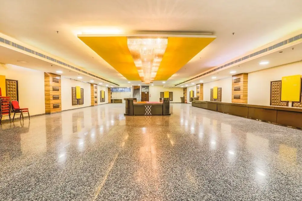 Дехрадун: FabHotel Elysee