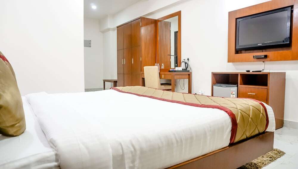 Нави-Мумбай: The Altruist Business Hotel (NM -1)
